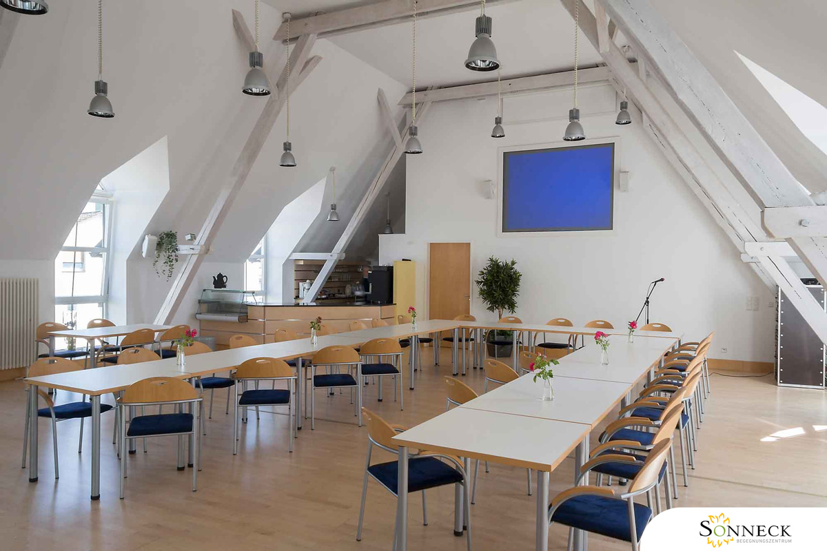 Haus Sonneck Begegnungszentrum des Diakonissen-Mutterhauses Hebron Haus Sonneck<br />
Begegnungszentrum des Diakonissen-Mutterhauses Hebron